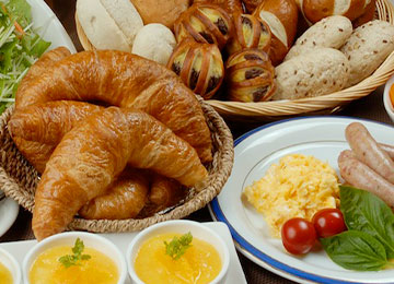 種類豊富な無料の朝食ビュッフェ