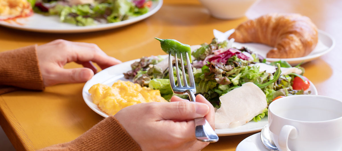 ビュッフェスタイルの健康朝食